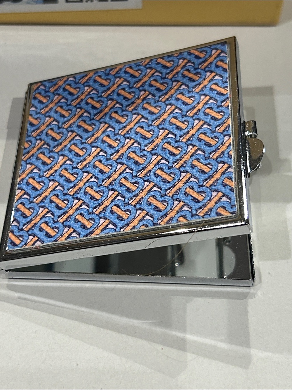 Small Mirror - Picture 4 of 4